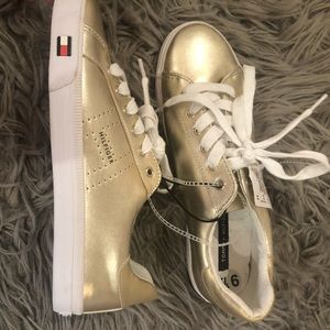 NWT Tommy Hilfiger Shiny Gold Women’s Shoes 9.5